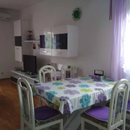 In Insel Rab 17562 Appartement *